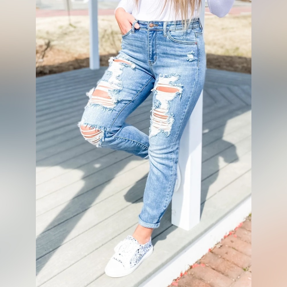 NWOT Judy Blue Distressed Jeans -  sz 16